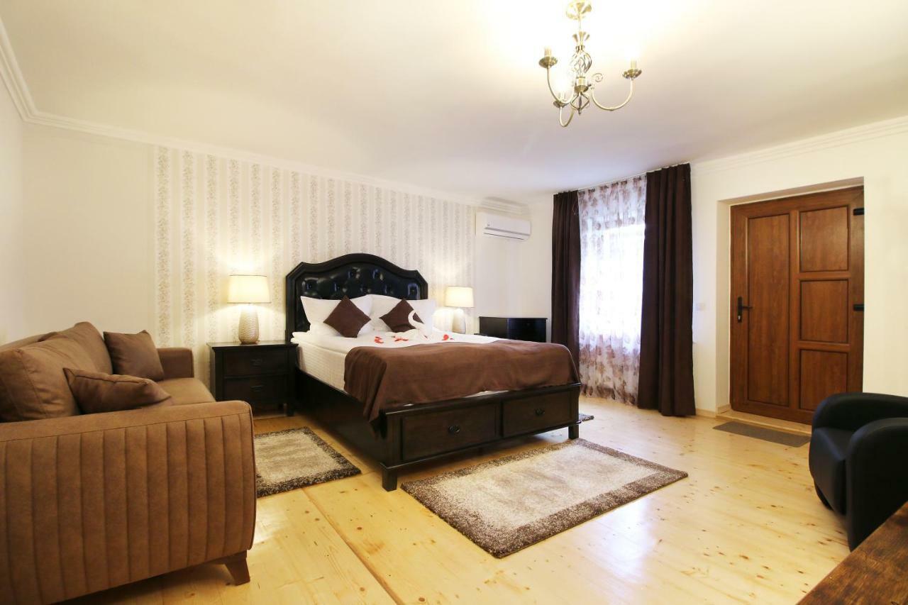 Select House